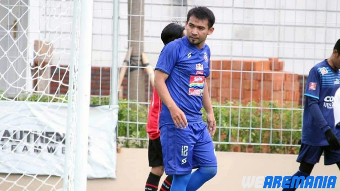 Kesedihan Aremania Kolektor Jersey Hendro Siswanto