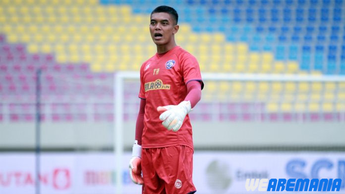Hadapi PSIS, Perlukah Arema Mengganti Kiper?
