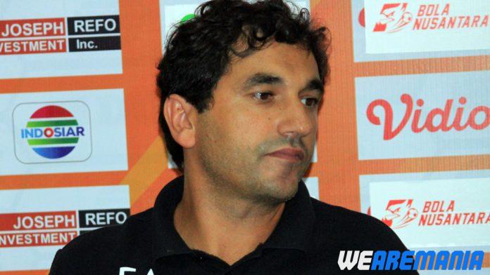 Eduardo Almeida Ogah Terburu-buru Mendatangkan Pemain Baru ke Arema