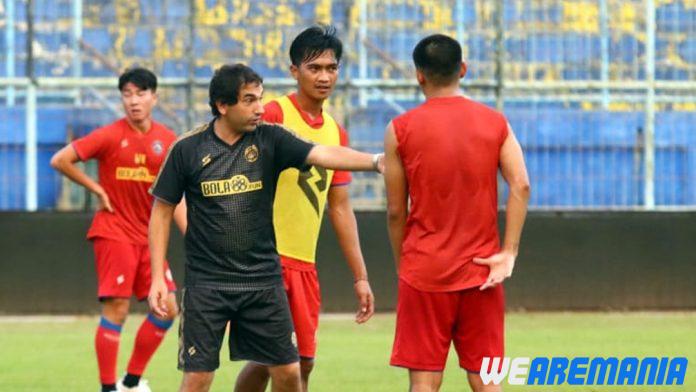 Eduardo Almeida Ingin Terus Tingkatkan Kondisi Kebugaran Pemain Arema