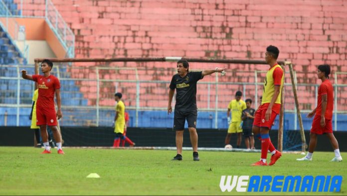 Eduardo Almeida Pimpin Latihan Perdana Arema