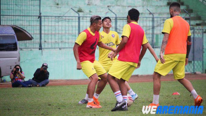 Kasus Covid-19 Meningkat, Begini Pesan Pelatih Arema untuk Pemainnya