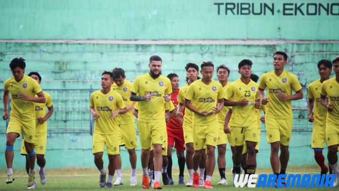 Stok Stopper Arema Berkurang, Begini Siasat Pelatih Arema