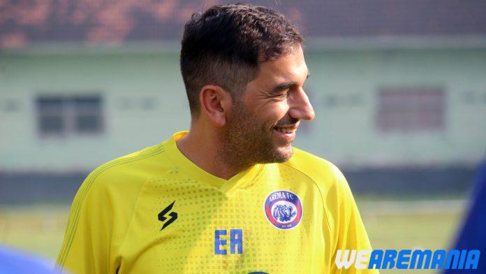 Biar Isis, Eduardo Almeida Cukur Rambut