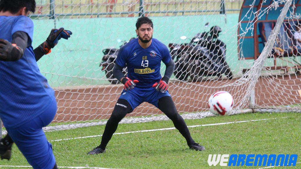 Wallpaper Adilson Maringa, Penerus Trah Samba di Arema - Wearemania