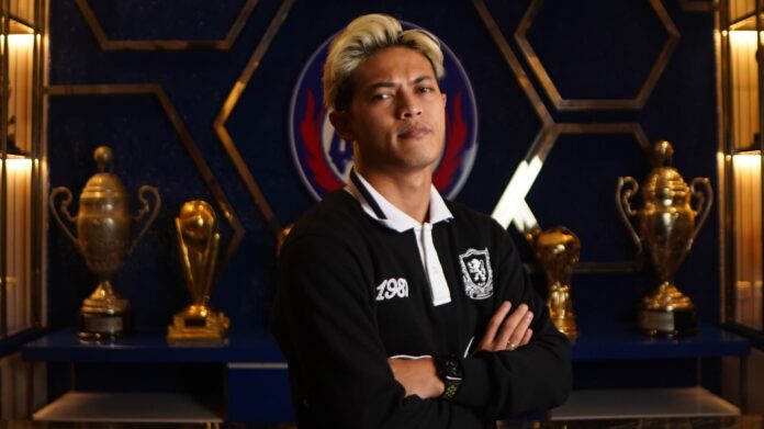 Arema datangkan Alfeandra Dewangga melalui skema transfer untuk menghadapi Super League 2026-2027. Manajemen Singo Edan langsung mengikat pemain berlabel Timnas Indonesia itu dengan kontrak berdurasi dua musim.