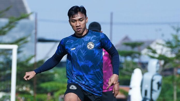 Arkhan Fikri Muncul di Sesi Latihan Arema, Statusnya di Timnas Indonesia Dipertanyakan