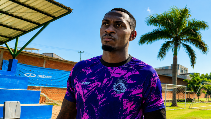 Marheus Blade sudah gabung latihan Arema di Dreams Football Pitch, Pakis, Kabupaten Malang, Kamis (9/7/2026). Gelandang asal Brasil itu langsung menunjukkan optimisme menyambut musim keduanya bersama Singo Edan.