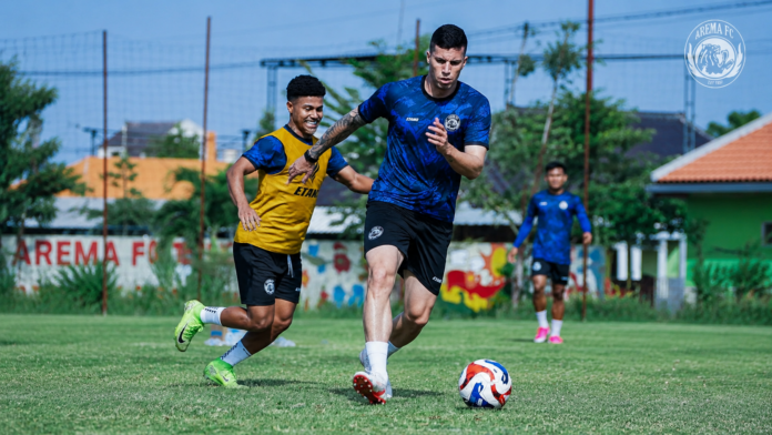 Gabriel Silva Sambut Diego Landis dengan Antusias, Yakin Tambah Kekuatan Arema