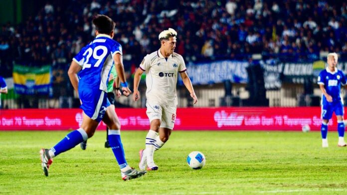 Debut Alfeandra Dewangga Bersama Arema Berjalan Stabil saat Lawan Persib