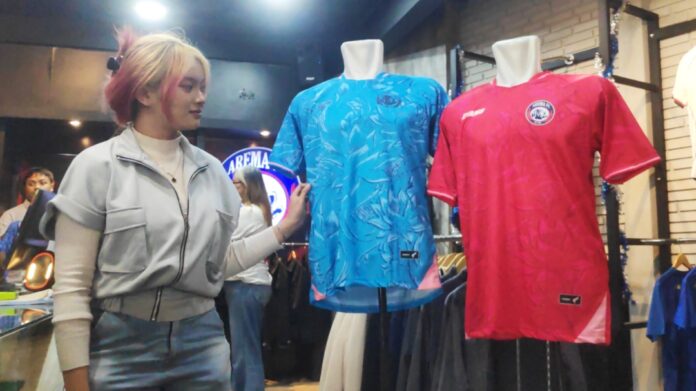 Diskon Jersey Arema Spesial untuk Aremania, 200 Pembeli Pertama Dapat Banyak Keuntungan